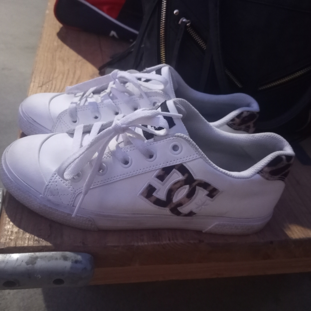 Womans size 8.5 DC skate shoes leopard print